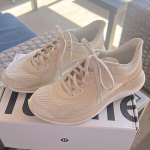 Lululemon Chargefeel Workout Low athletic sneakers cream/white/off white size 8